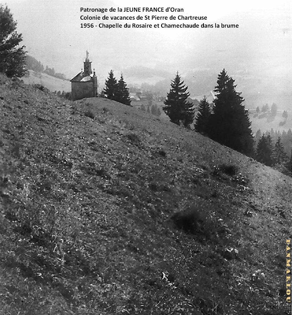 COLO JEUNE FRANCE 1956 chapelle du Rosaire et chamechaude dans la brume.jpg